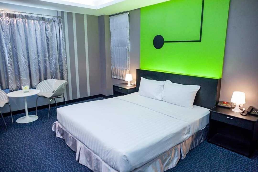 Capital O 75514 Vasidtee City Hotel Szuphanburi Kültér fotó