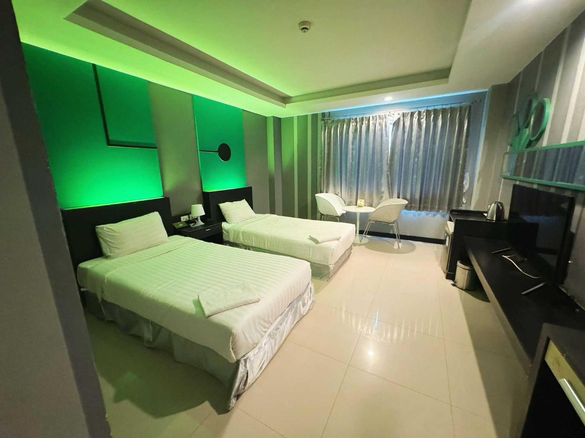 Capital O 75514 Vasidtee City Hotel Szuphanburi Kültér fotó