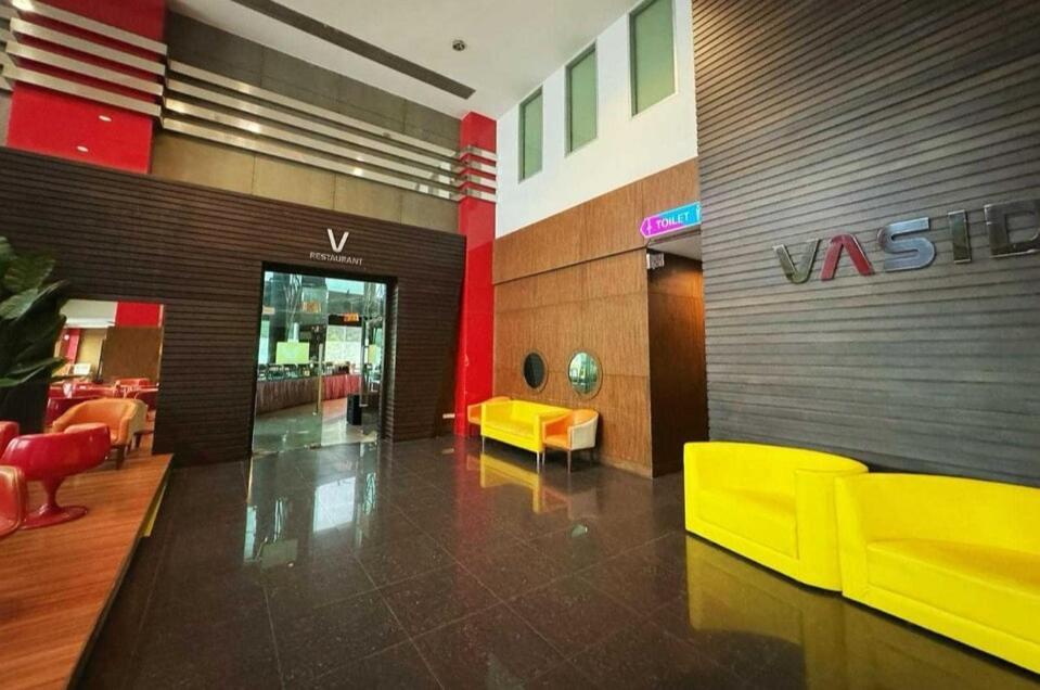 Capital O 75514 Vasidtee City Hotel Szuphanburi Kültér fotó