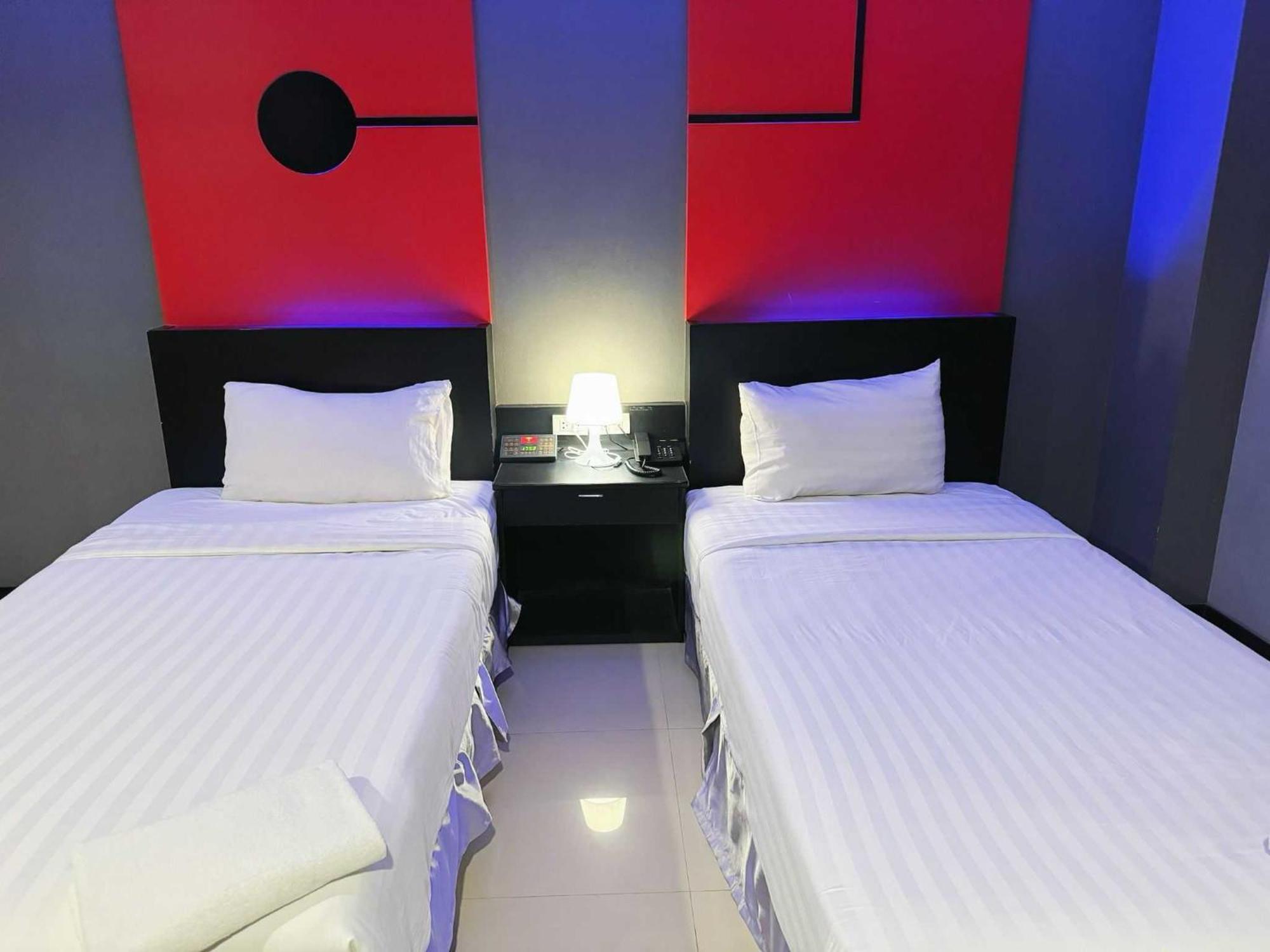 Capital O 75514 Vasidtee City Hotel Szuphanburi Kültér fotó
