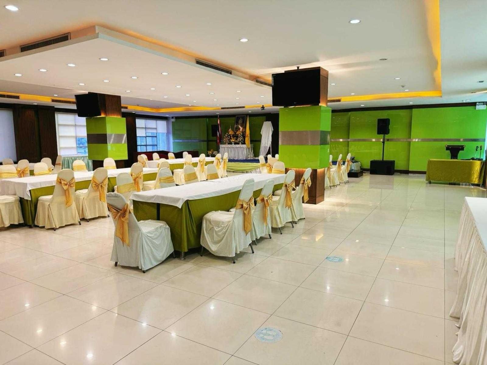 Capital O 75514 Vasidtee City Hotel Szuphanburi Kültér fotó