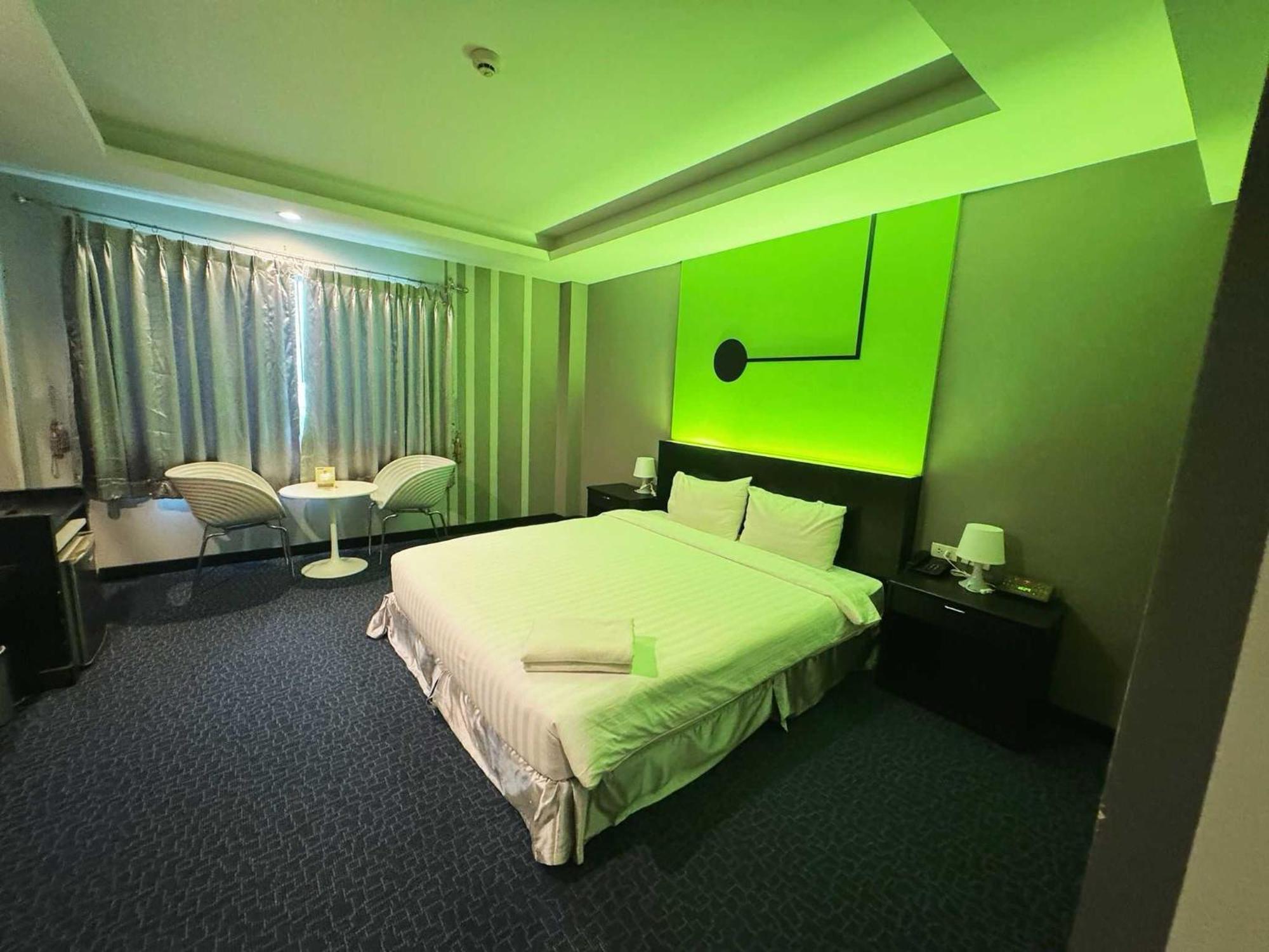Capital O 75514 Vasidtee City Hotel Szuphanburi Kültér fotó