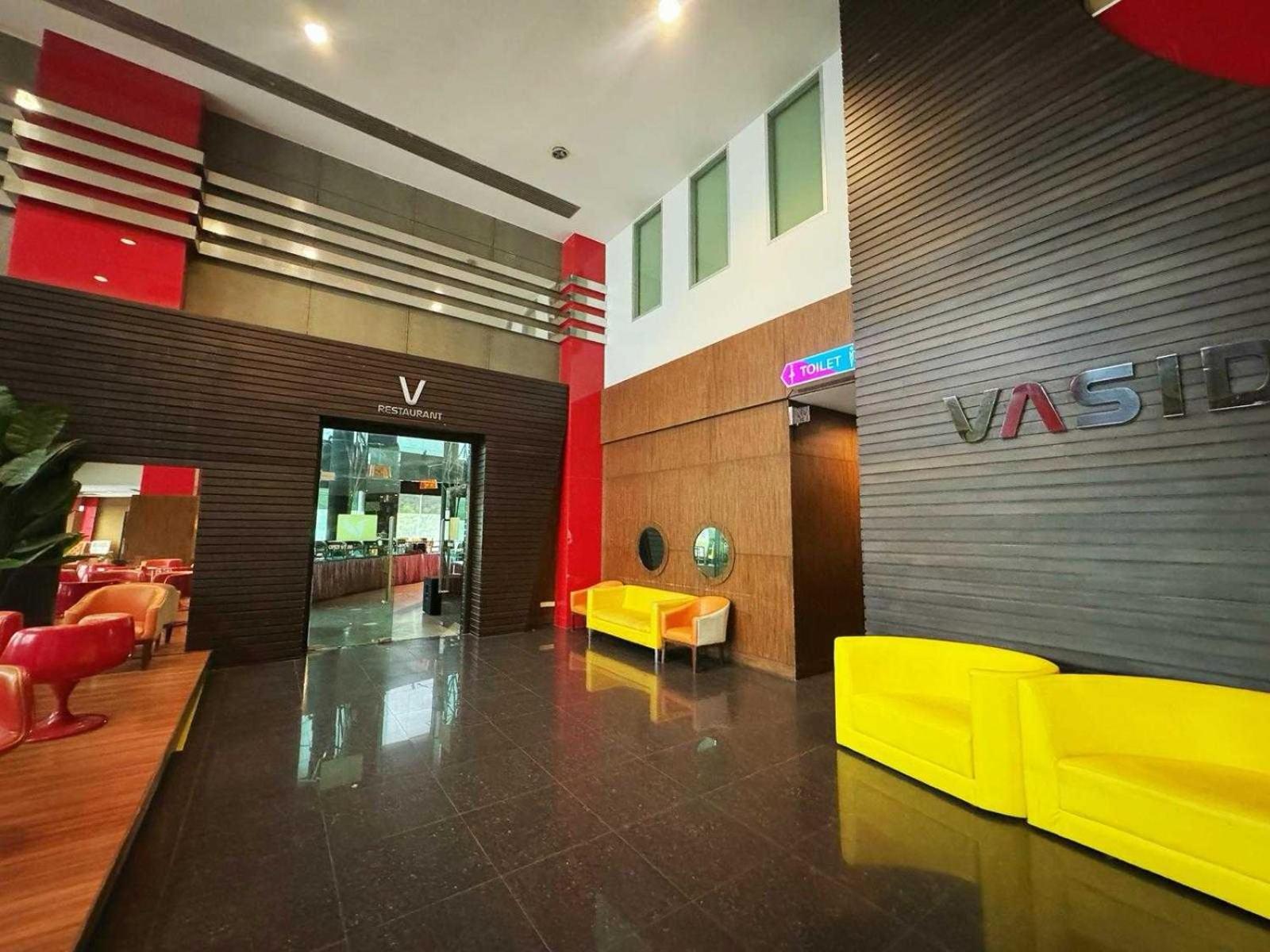 Capital O 75514 Vasidtee City Hotel Szuphanburi Kültér fotó