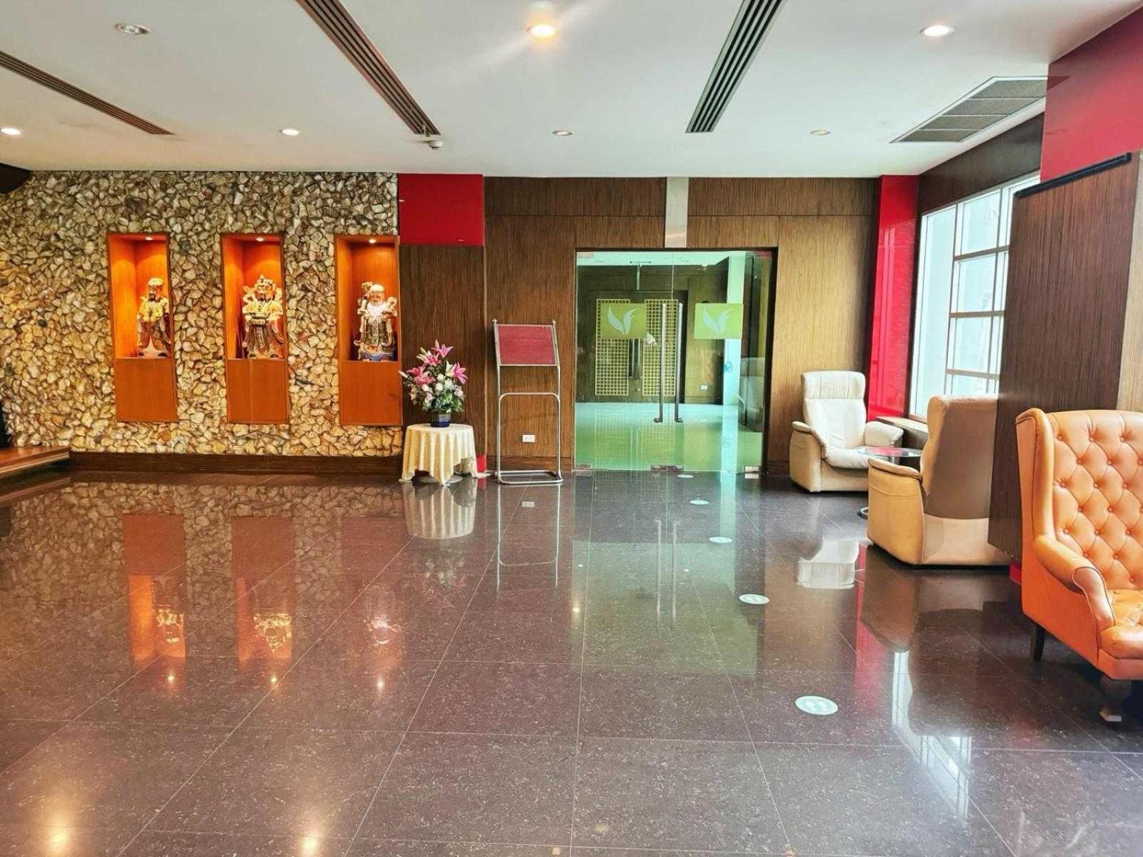 Capital O 75514 Vasidtee City Hotel Szuphanburi Kültér fotó