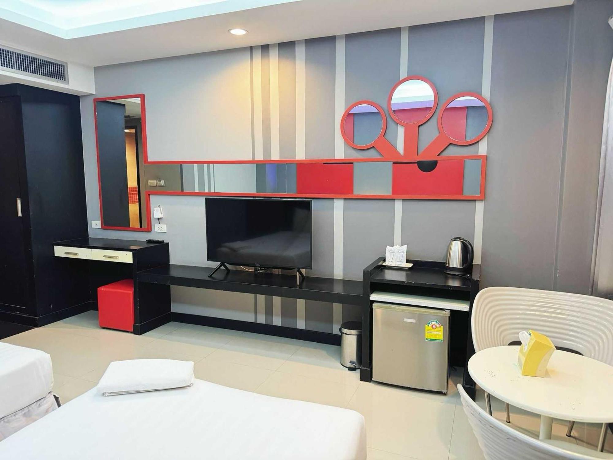Capital O 75514 Vasidtee City Hotel Szuphanburi Kültér fotó
