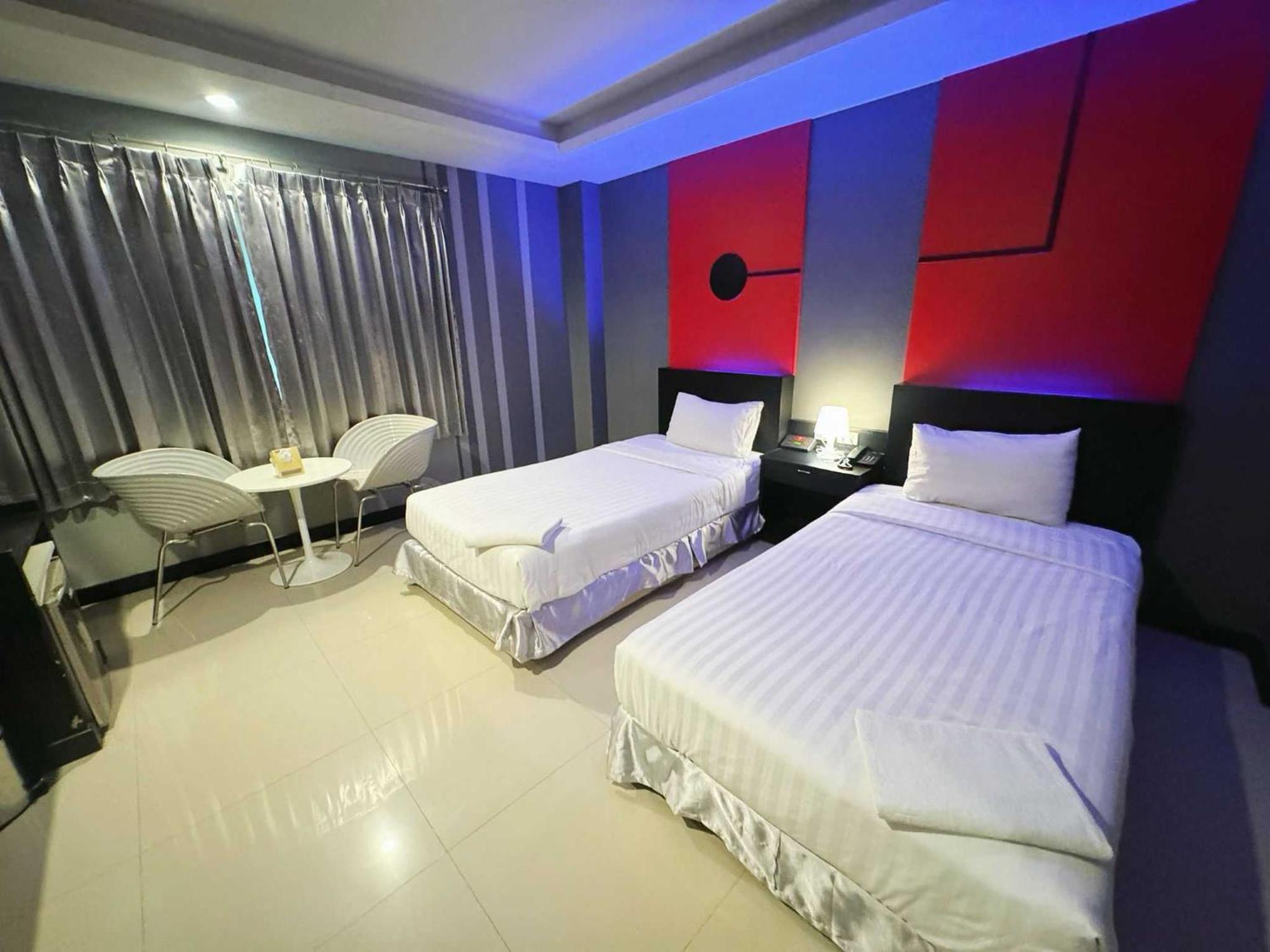 Capital O 75514 Vasidtee City Hotel Szuphanburi Kültér fotó