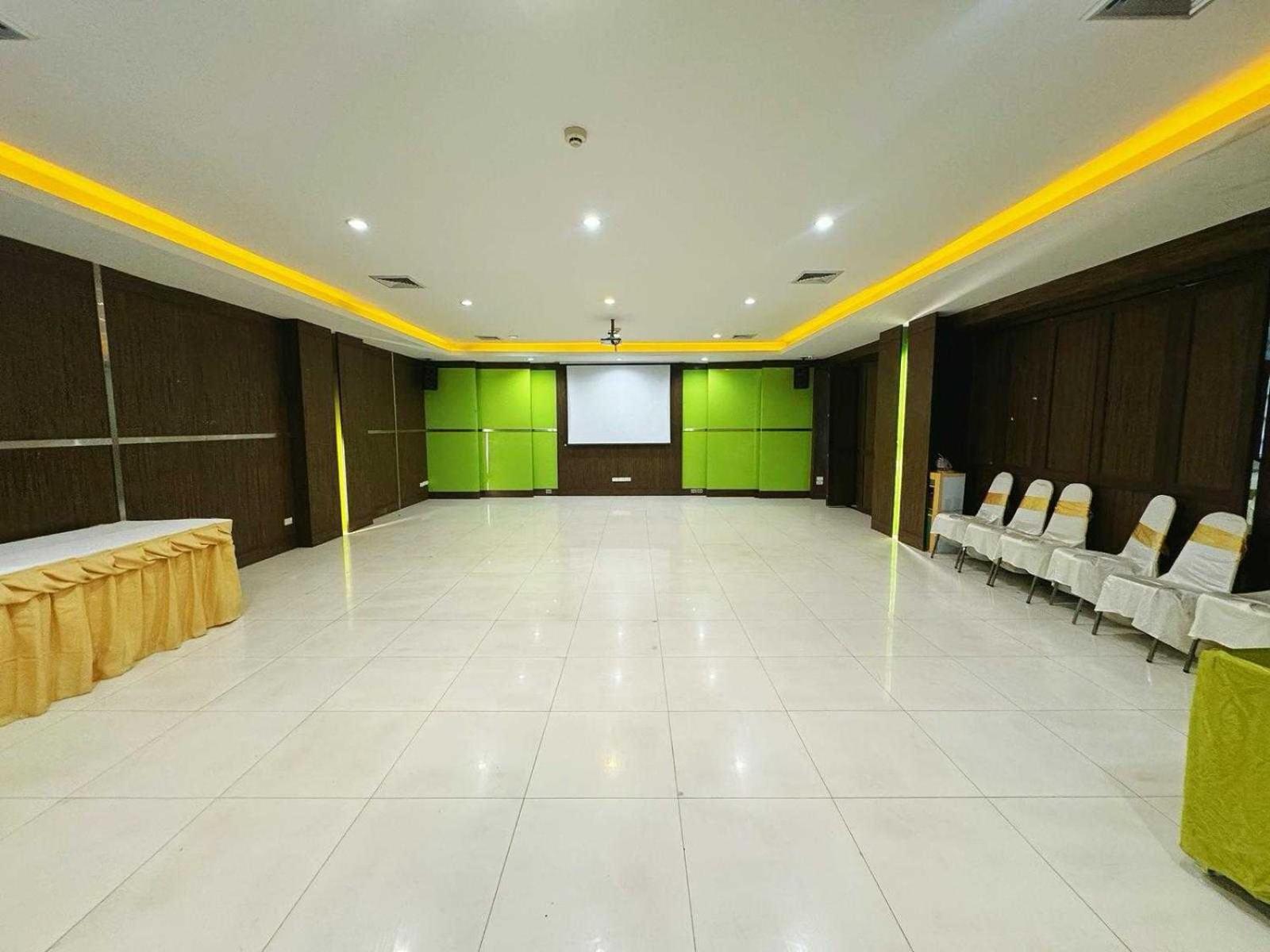 Capital O 75514 Vasidtee City Hotel Szuphanburi Kültér fotó
