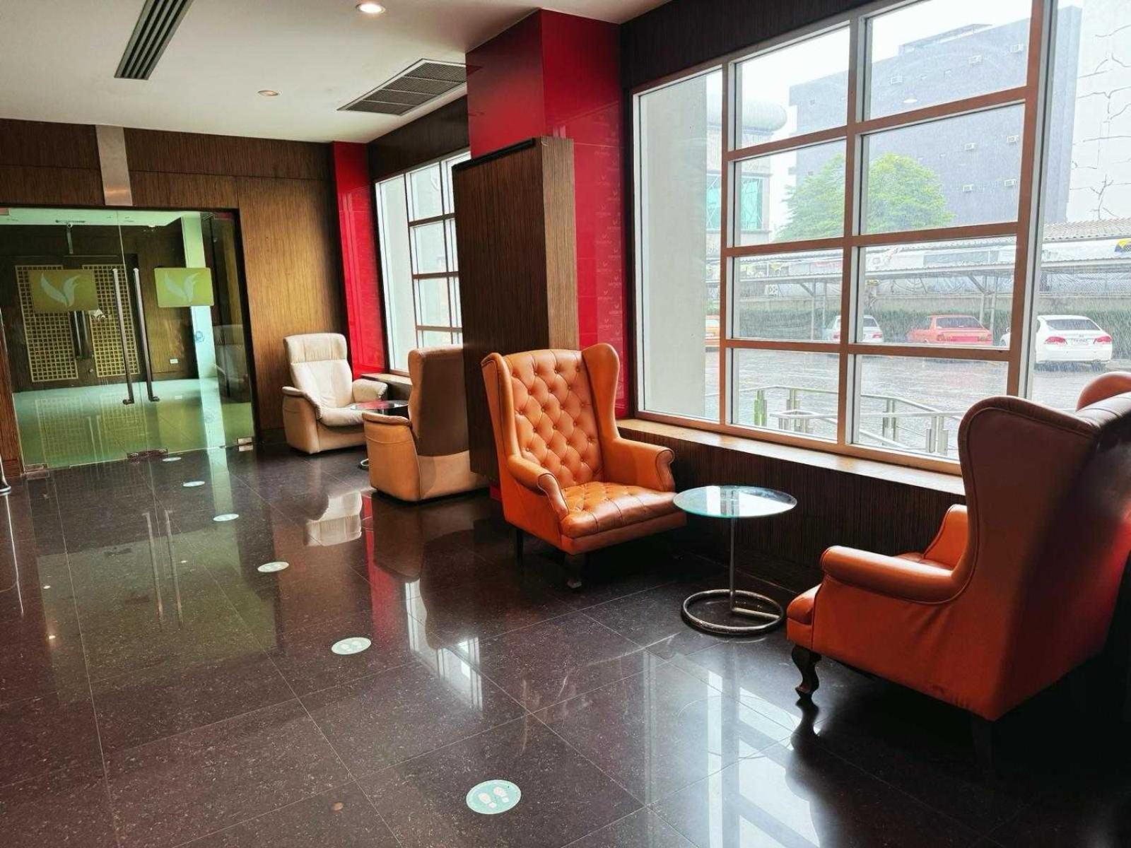 Capital O 75514 Vasidtee City Hotel Szuphanburi Kültér fotó
