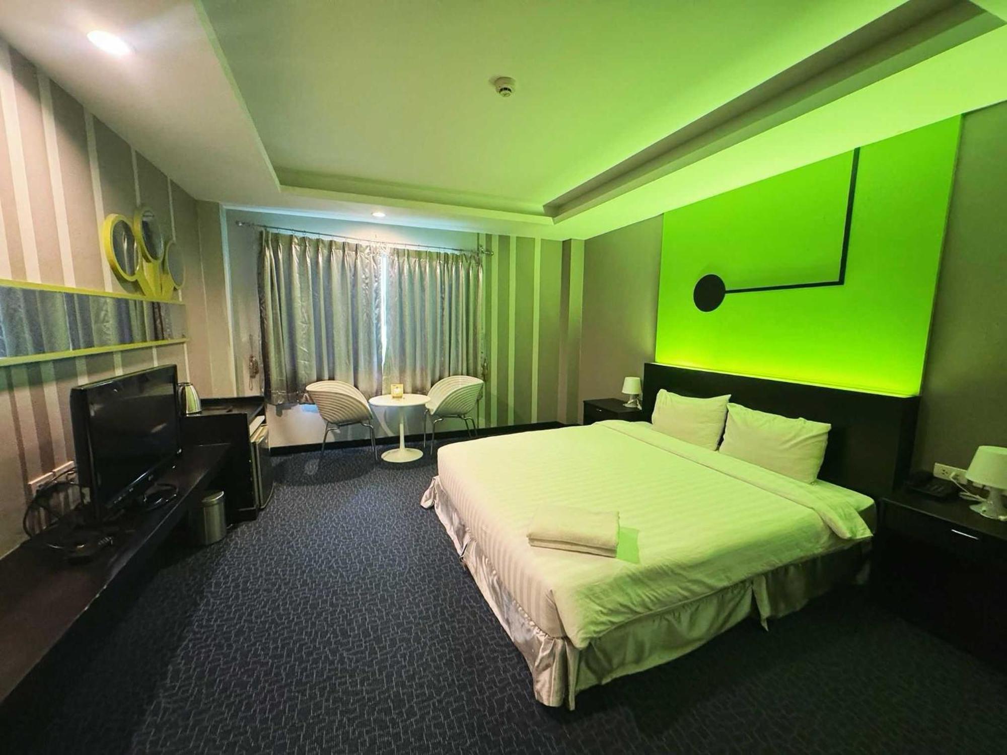 Capital O 75514 Vasidtee City Hotel Szuphanburi Kültér fotó