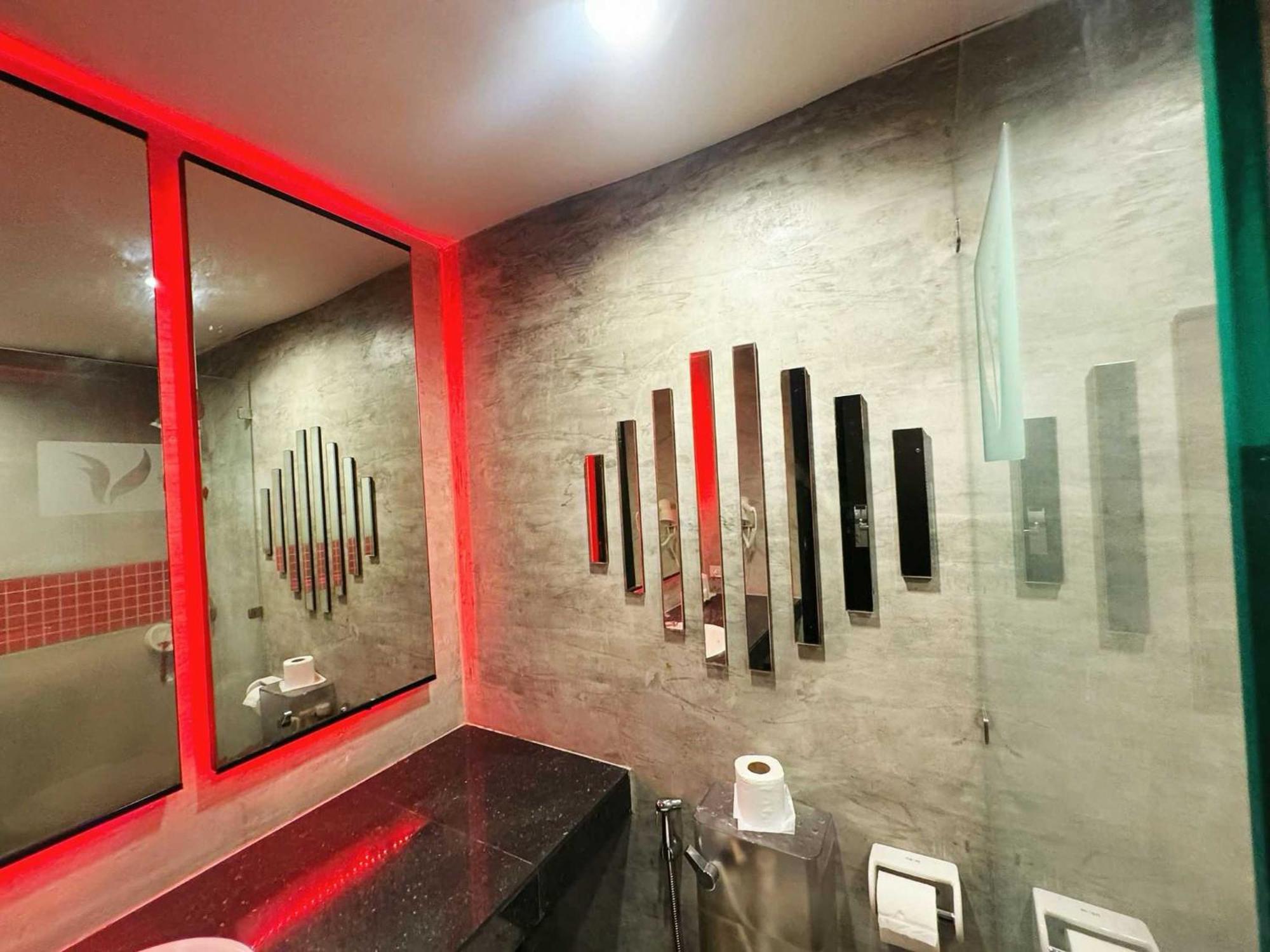 Capital O 75514 Vasidtee City Hotel Szuphanburi Kültér fotó