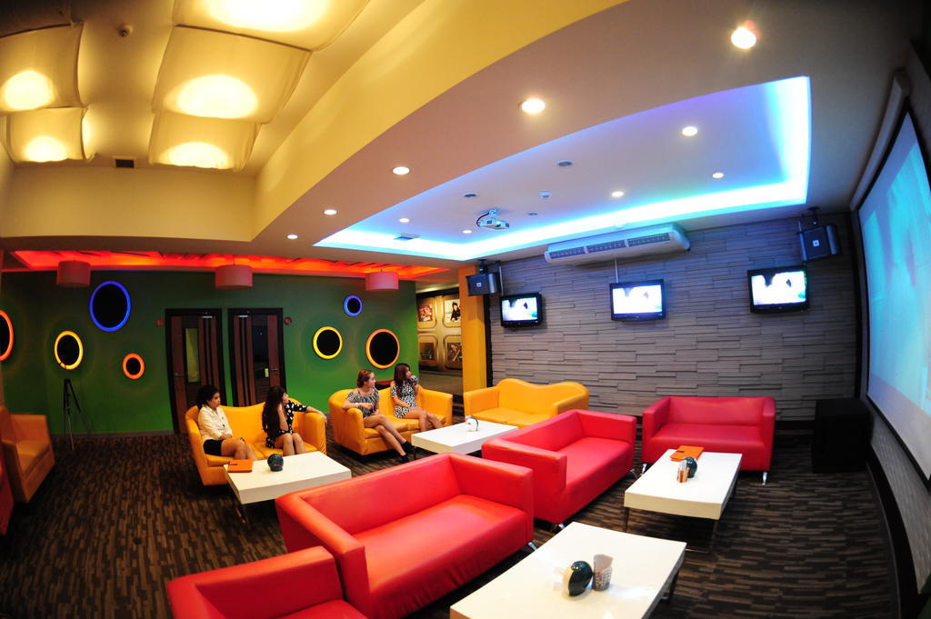 Capital O 75514 Vasidtee City Hotel Szuphanburi Kültér fotó