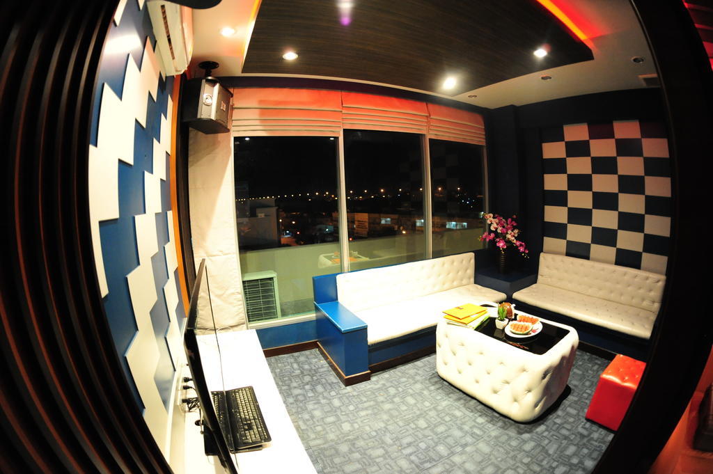 Capital O 75514 Vasidtee City Hotel Szuphanburi Kültér fotó
